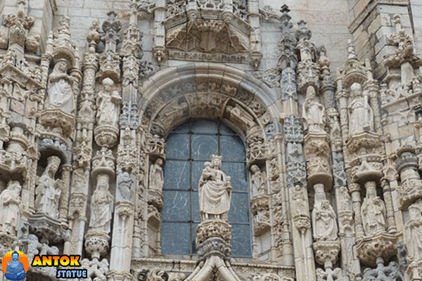 contoh patung arsitektur - antok statue